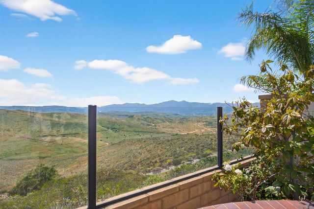 18410 Lakepointe Dr, Riverside, CA 92503