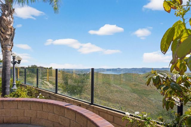 18410 Lakepointe Dr, Riverside, CA 92503