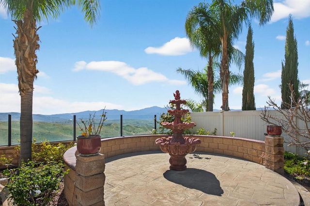 18410 Lakepointe Dr, Riverside, CA 92503