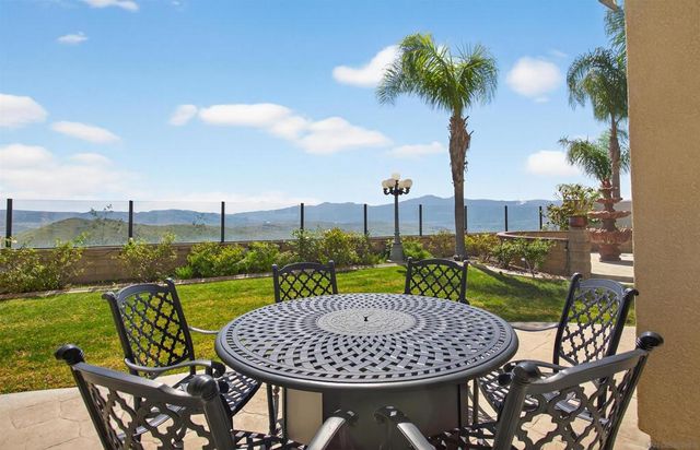 18410 Lakepointe Dr, Riverside, CA 92503