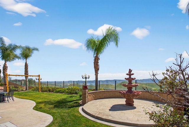 18410 Lakepointe Dr, Riverside, CA 92503