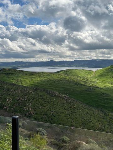 18410 Lakepointe Dr, Riverside, CA 92503