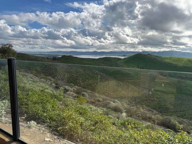 18410 Lakepointe Dr, Riverside, CA 92503