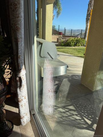 18410 Lakepointe Dr, Riverside, CA 92503