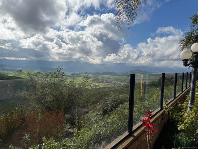 18410 Lakepointe Dr, Riverside, CA 92503