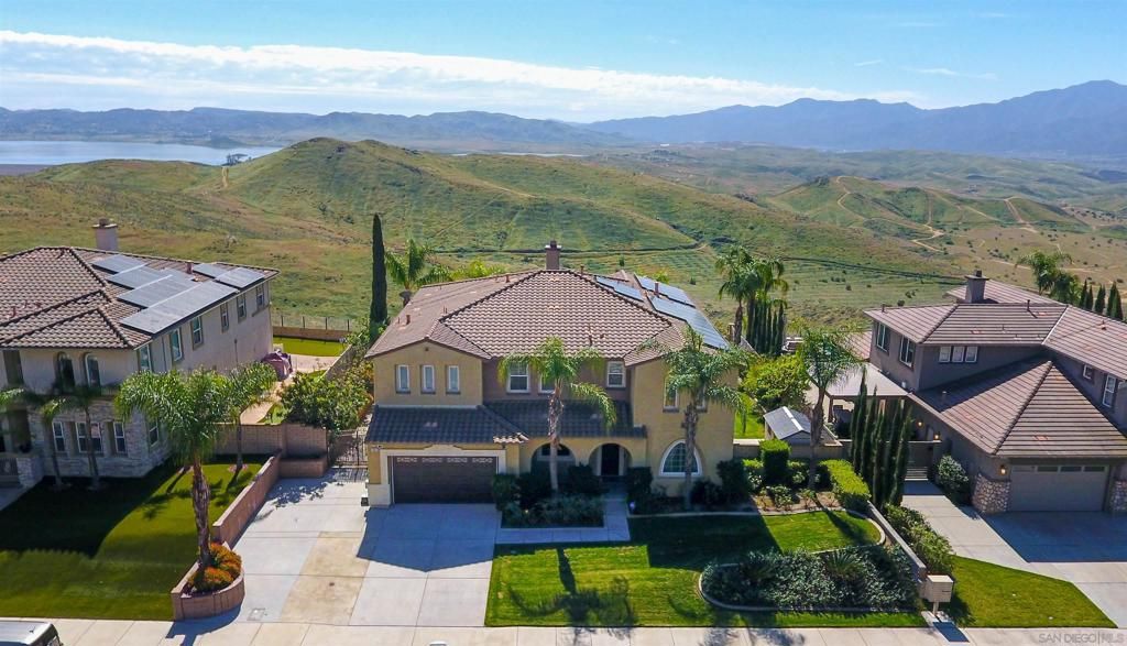 18410 Lakepointe Dr, Riverside, CA 92503