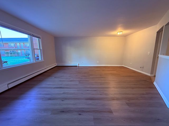 1119 E ALGONQUIN Road 2, Arlington Heights, IL 60005