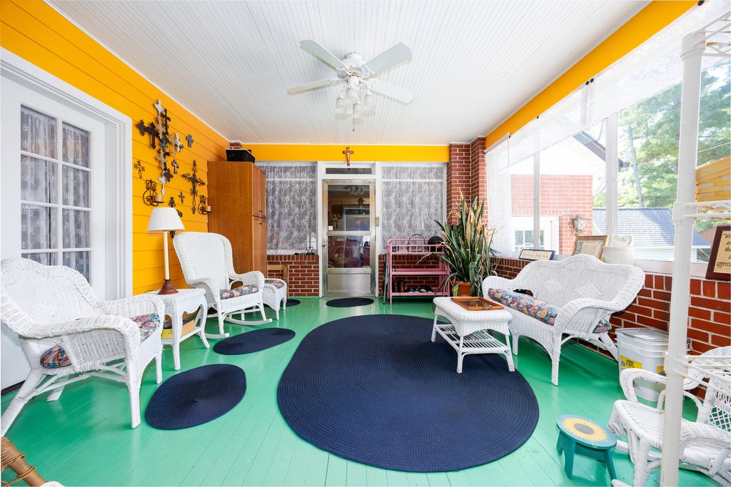 Image 16 of property listing at 825 W Warmouth Street, Salem, IL 62881