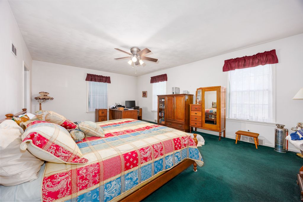 Image 20 of property listing at 825 W Warmouth Street, Salem, IL 62881