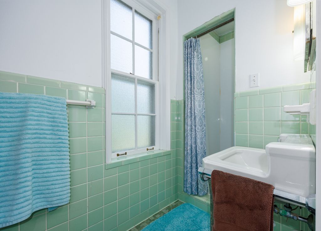Image 26 of property listing at 825 W Warmouth Street, Salem, IL 62881