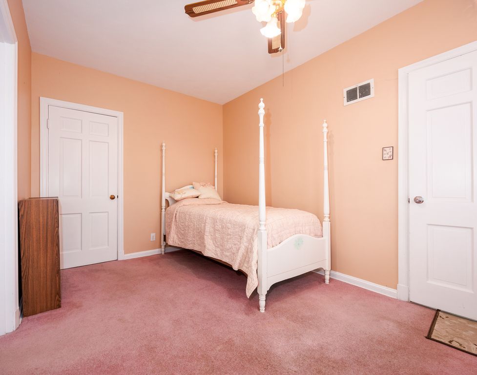 Image 28 of property listing at 825 W Warmouth Street, Salem, IL 62881