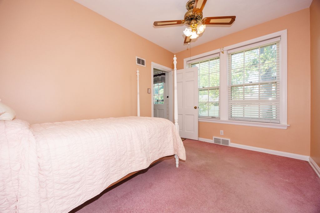 Image 29 of property listing at 825 W Warmouth Street, Salem, IL 62881