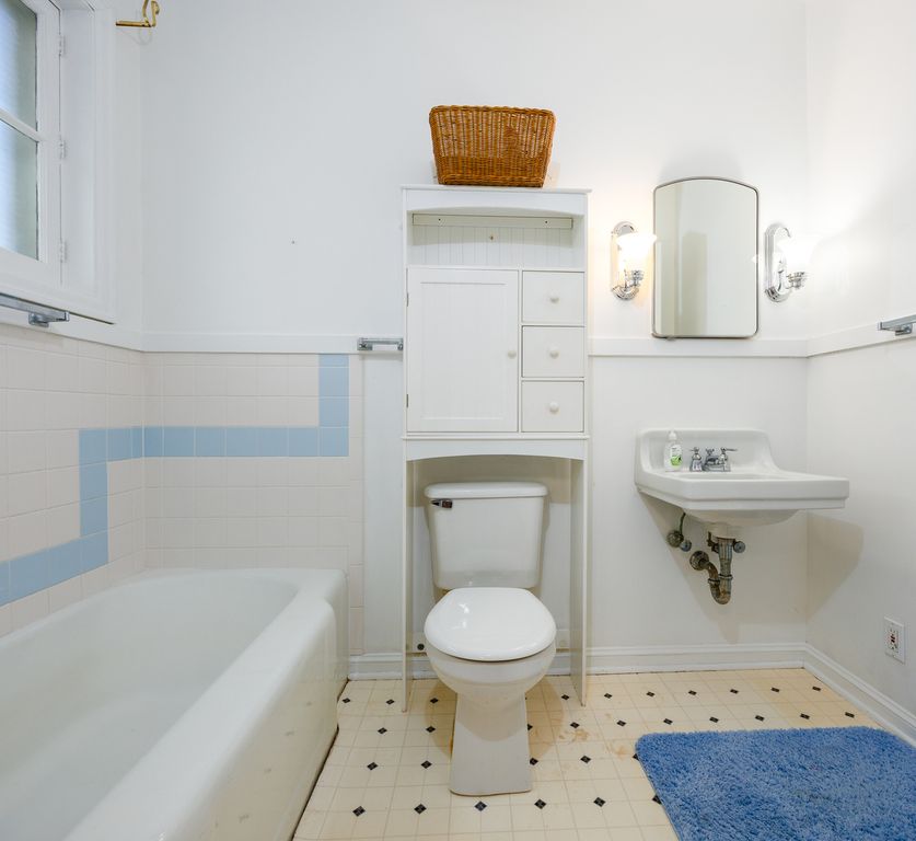 Image 30 of property listing at 825 W Warmouth Street, Salem, IL 62881