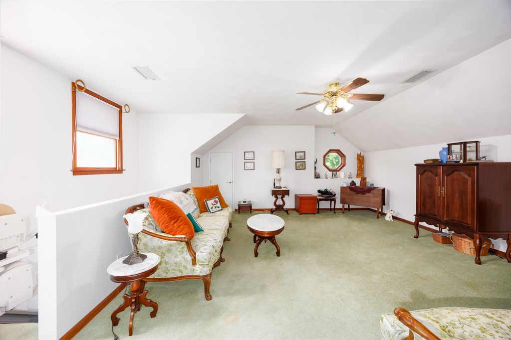 Image 32 of property listing at 825 W Warmouth Street, Salem, IL 62881
