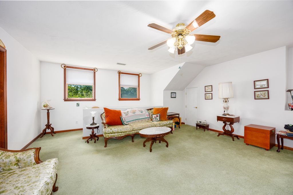 Image 33 of property listing at 825 W Warmouth Street, Salem, IL 62881