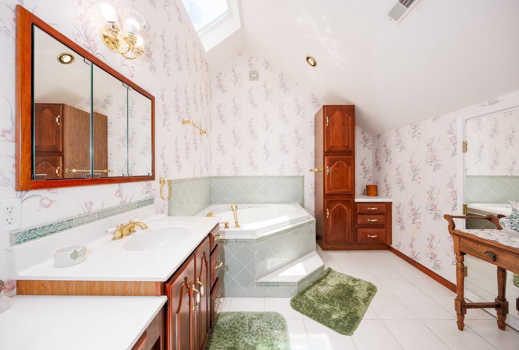 Image 35 of property listing at 825 W Warmouth Street, Salem, IL 62881