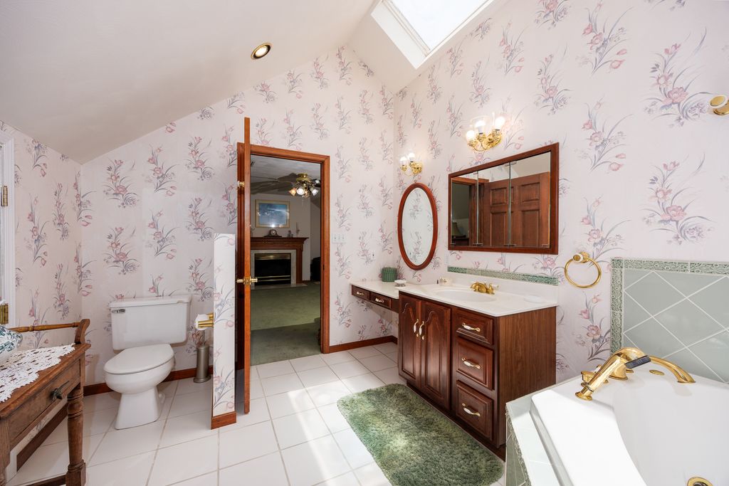 Image 36 of property listing at 825 W Warmouth Street, Salem, IL 62881