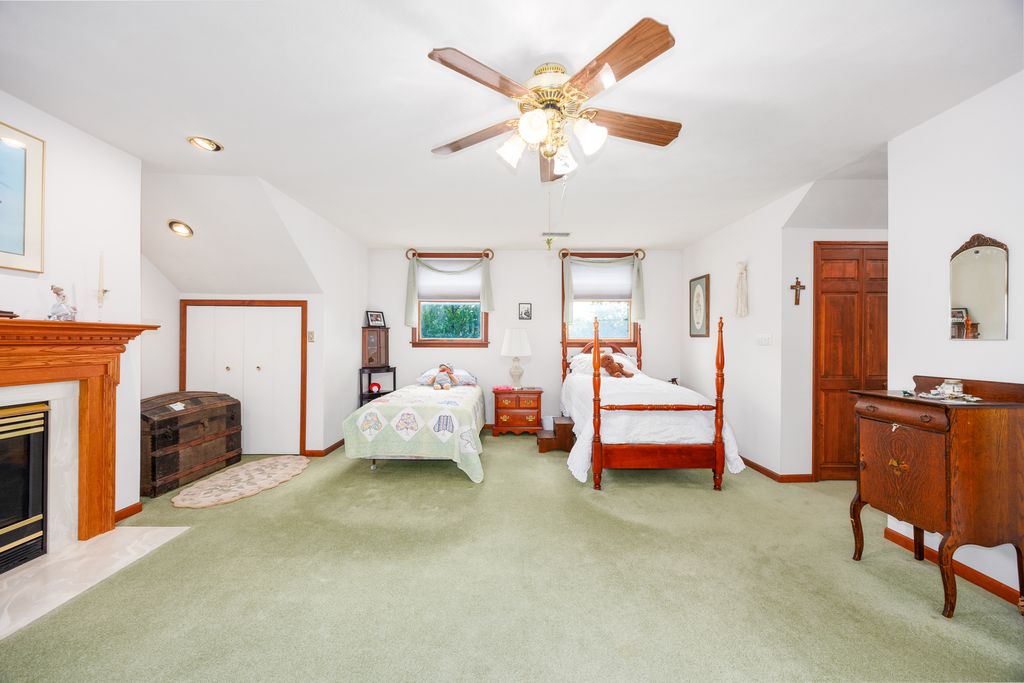 Image 37 of property listing at 825 W Warmouth Street, Salem, IL 62881