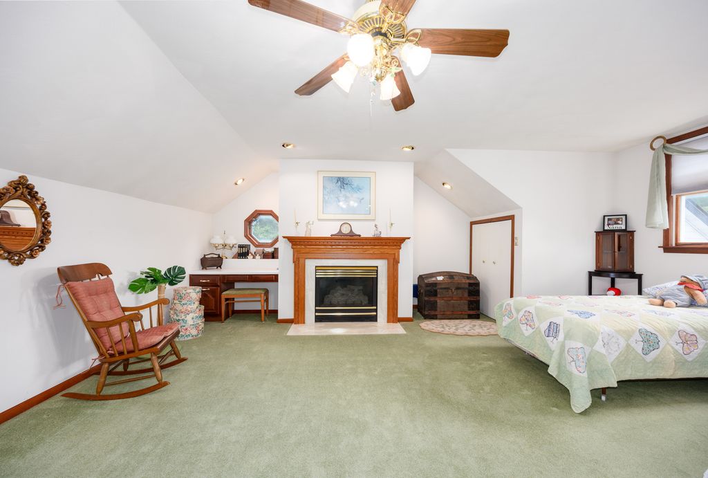Image 38 of property listing at 825 W Warmouth Street, Salem, IL 62881
