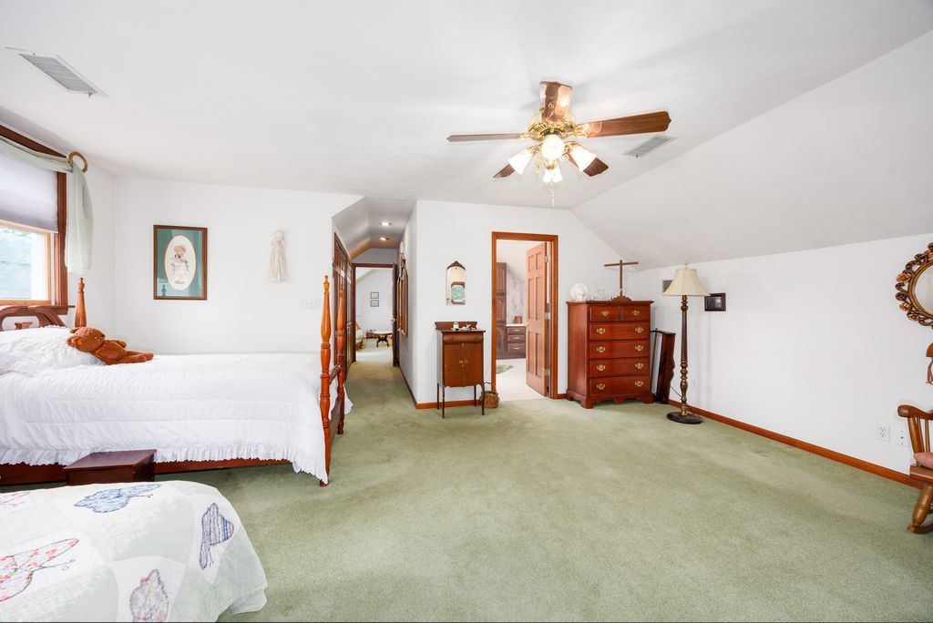 Image 39 of property listing at 825 W Warmouth Street, Salem, IL 62881
