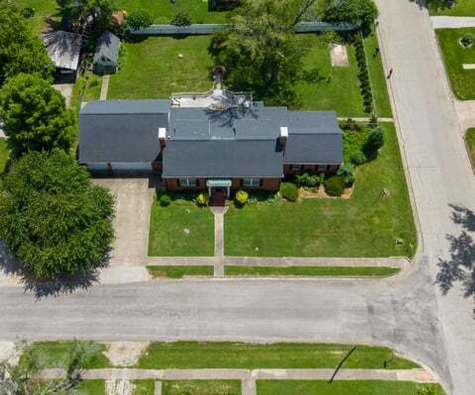 Image 43 of property listing at 825 W Warmouth Street, Salem, IL 62881