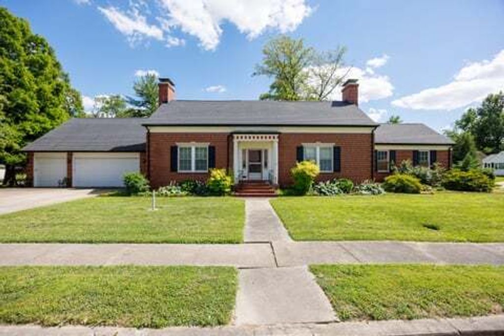 Image 46 of property listing at 825 W Warmouth Street, Salem, IL 62881