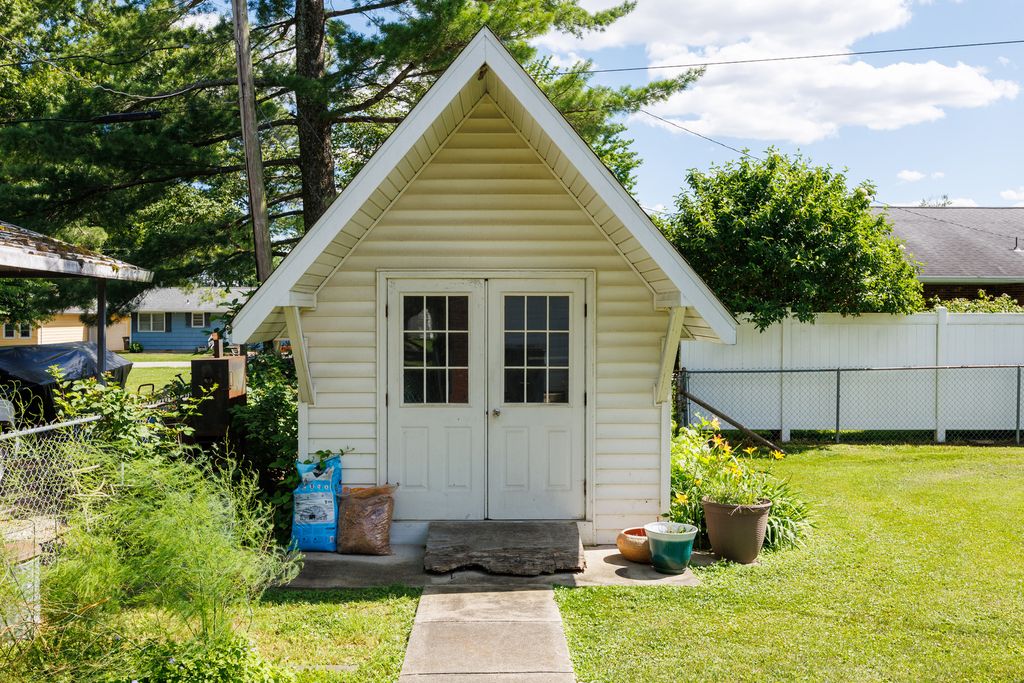 Image 51 of property listing at 825 W Warmouth Street, Salem, IL 62881
