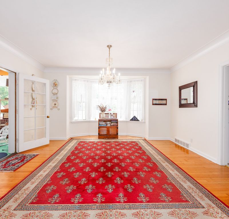 Image 7 of property listing at 825 W Warmouth Street, Salem, IL 62881