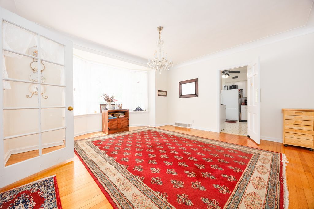 Image 8 of property listing at 825 W Warmouth Street, Salem, IL 62881