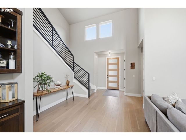 2144 LATHEN Way, Eugene, OR 97408