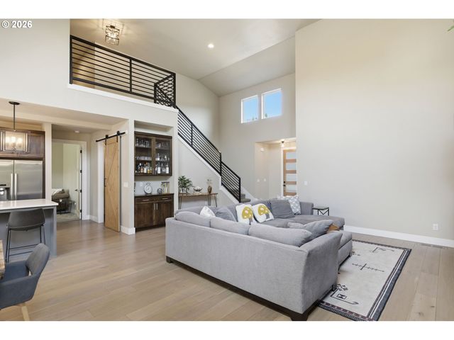 2144 LATHEN Way, Eugene, OR 97408