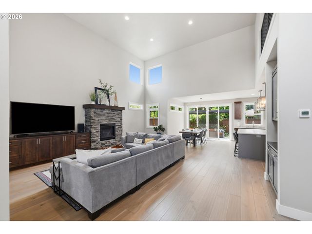 2144 LATHEN Way, Eugene, OR 97408