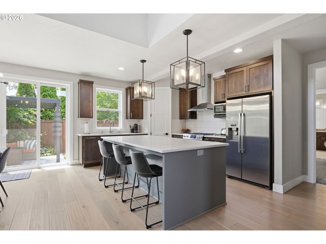 2144 LATHEN Way, Eugene, OR 97408