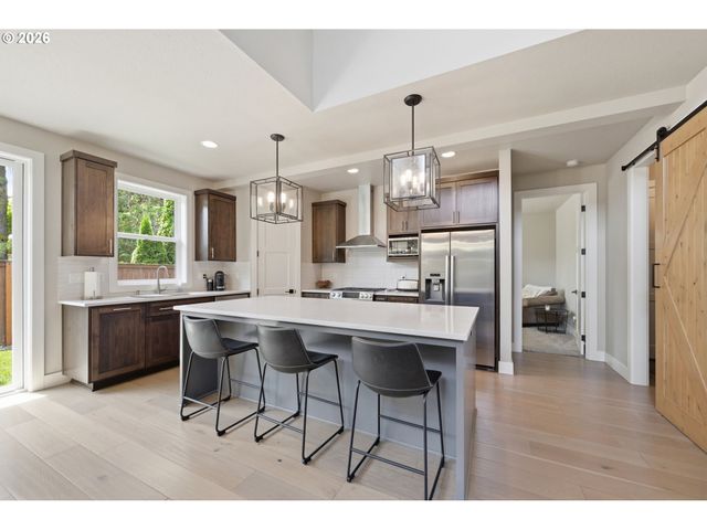 2144 LATHEN Way, Eugene, OR 97408