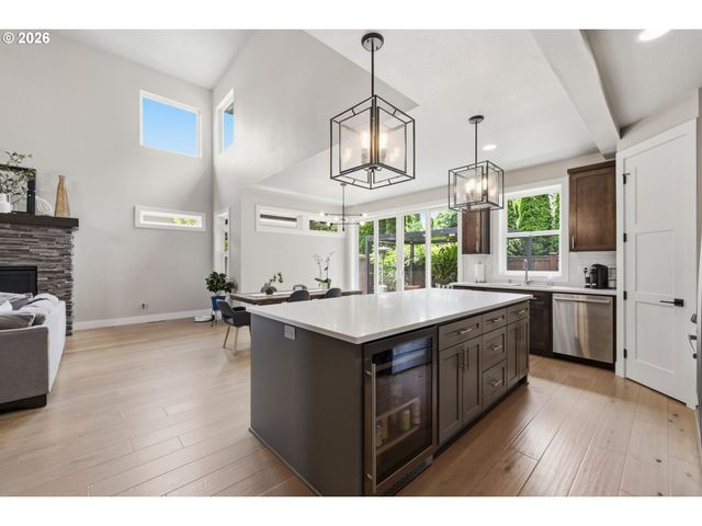 2144 LATHEN Way, Eugene, OR 97408