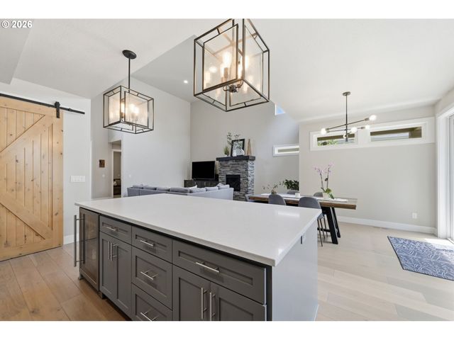 2144 LATHEN Way, Eugene, OR 97408