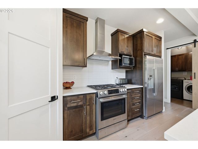 2144 LATHEN Way, Eugene, OR 97408