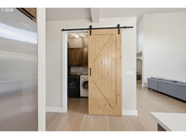 2144 LATHEN Way, Eugene, OR 97408