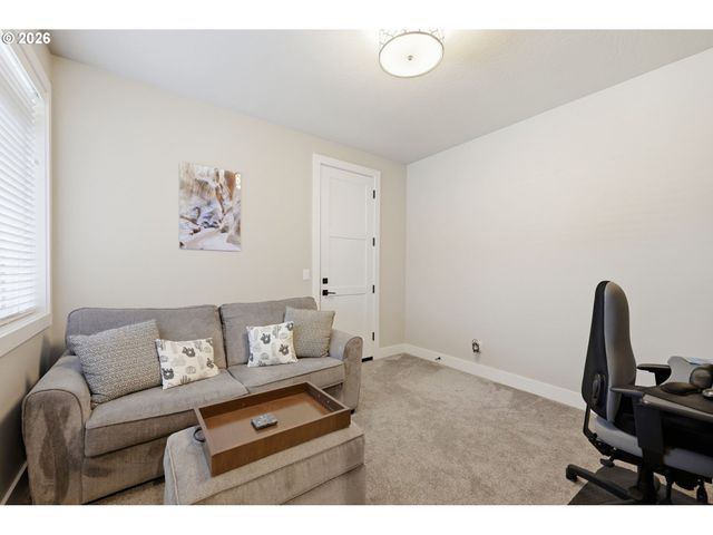 2144 LATHEN Way, Eugene, OR 97408