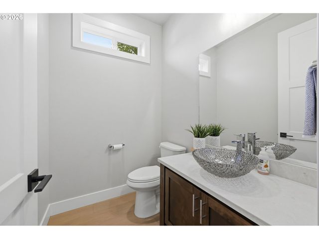 2144 LATHEN Way, Eugene, OR 97408