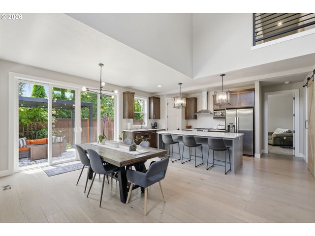 2144 LATHEN Way, Eugene, OR 97408