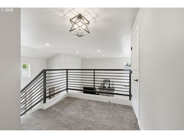 2144 LATHEN Way, Eugene, OR 97408