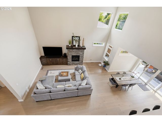 2144 LATHEN Way, Eugene, OR 97408