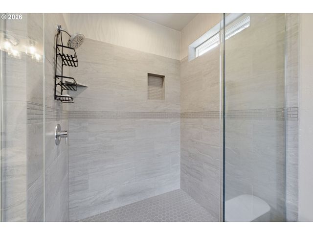 2144 LATHEN Way, Eugene, OR 97408