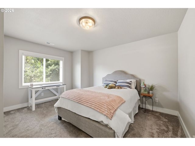 2144 LATHEN Way, Eugene, OR 97408
