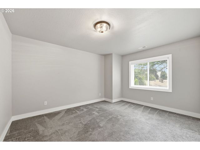 2144 LATHEN Way, Eugene, OR 97408