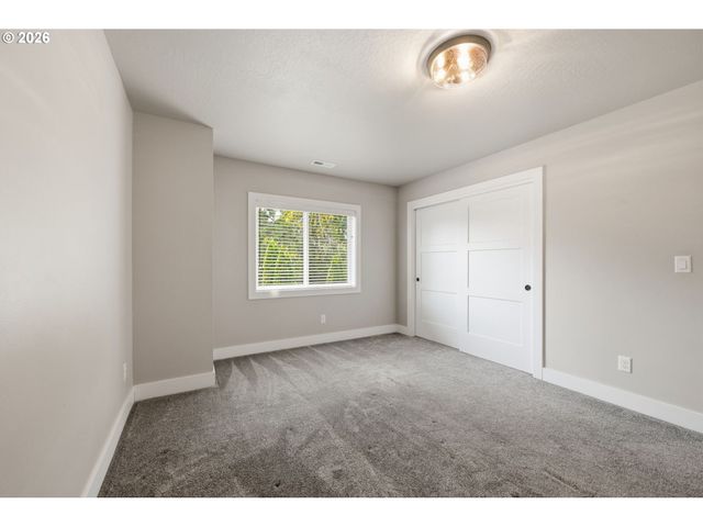 2144 LATHEN Way, Eugene, OR 97408