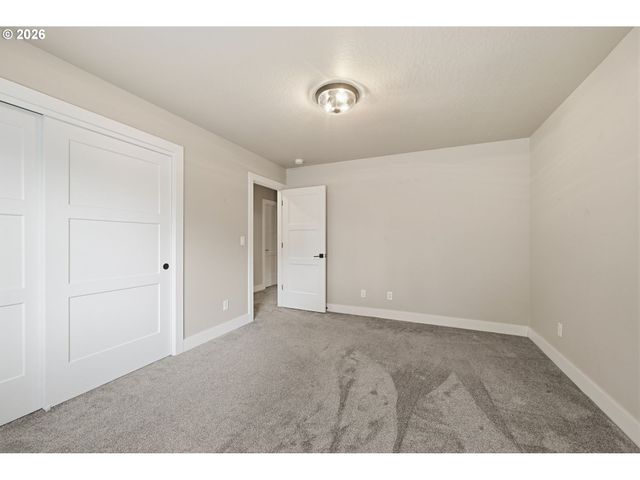 2144 LATHEN Way, Eugene, OR 97408