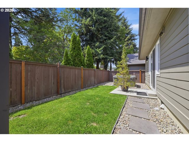2144 LATHEN Way, Eugene, OR 97408
