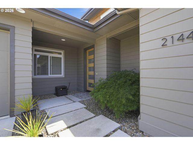 2144 LATHEN Way, Eugene, OR 97408